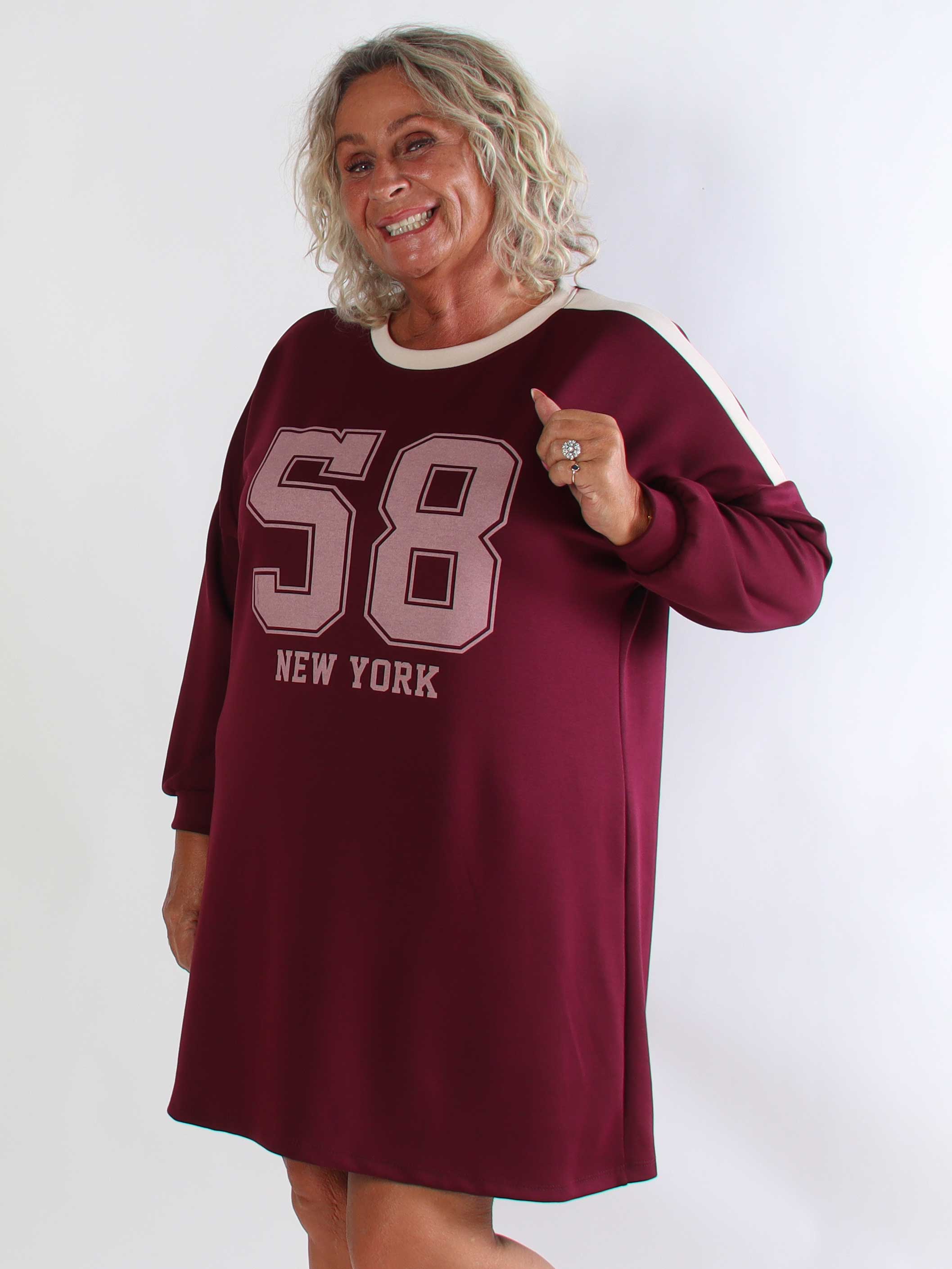 Amanda - Sporty plus size joggingkjole i en blød viskoseblanding